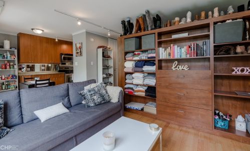 2600 Hampden Ct, Chicago IL  60614-4943 exterior