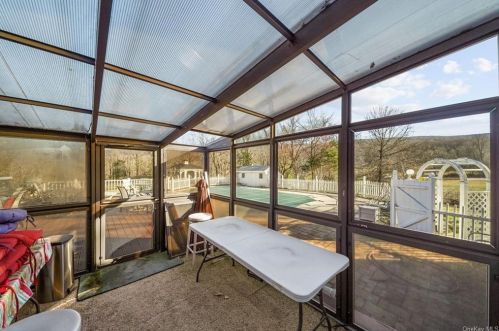 429 Clove Rd, Monroe NY 10950-4625 exterior