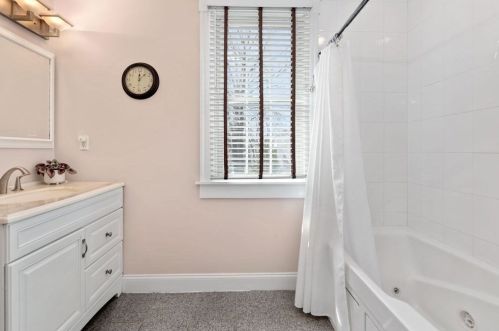 172 Middlesex St, North Andover MA 01845-3829 exterior