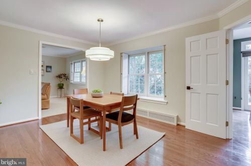 8909 Linton Ln, Alexandria VA 22308-2438 exterior