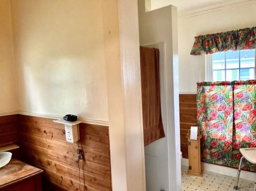 1063 Main St, Killingly CT 06239-2109 exterior