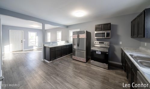 1921 Douglas Ave, Kalamazoo MI 49007-1638 exterior