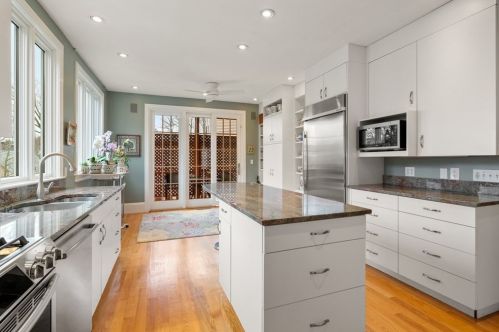 34 Davis Ave, Brookline, MA 02445-7610