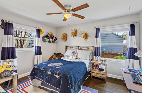 4850 Santa Monica Blvd, Milwaukee WI 53217-4618 exterior