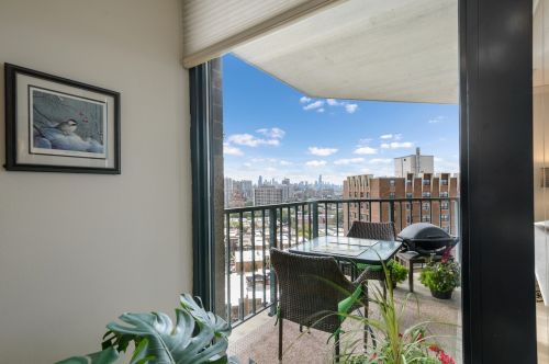 3660 Lake Shore Dr, Chicago IL  60613-5300 exterior