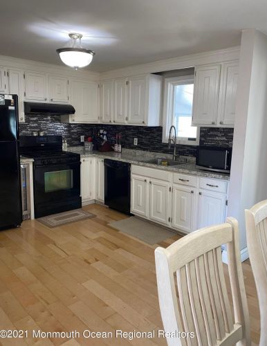 6 Hollywood Blvd, Lacey NJ 08731-4812 exterior