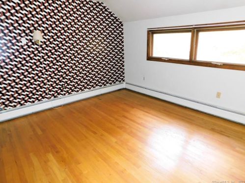 39 Hatch Hl Rd, Vernon CT 06066-6135 exterior