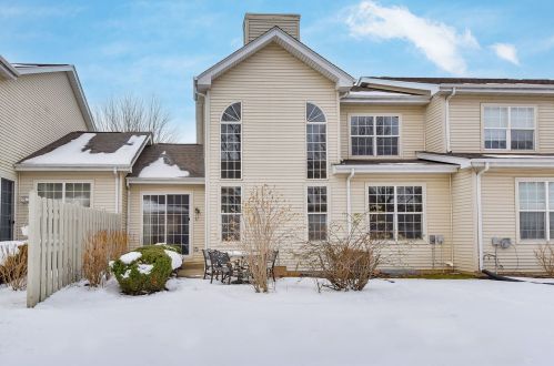 502 Pheasant Trl, Saint Charles IL 60174-8847 exterior