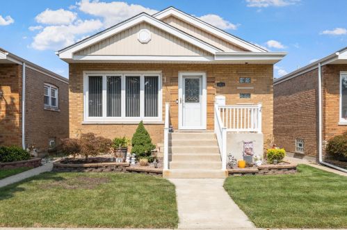 6610 64th St, Chicago, IL 60638-4916
