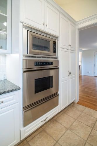 1110 Amostown Rd, West Springfield MA 01089-4309 exterior