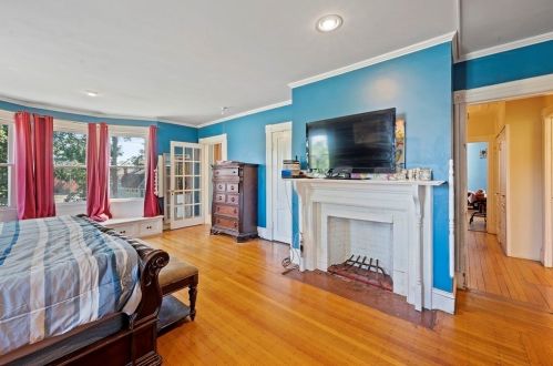 346 Maple St, Springfield MA 01105-1953 exterior