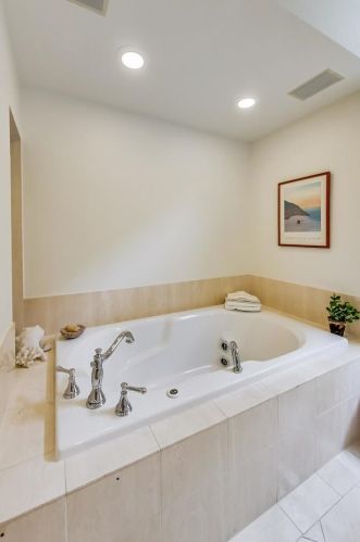 2704 Racine Ave, Chicago IL 60614-1206 exterior