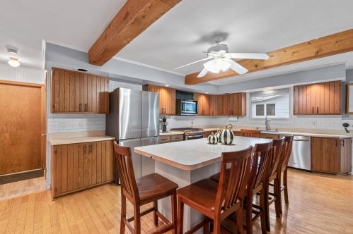 2415 Rochelle Ave, Milwaukee WI 53209-2624 exterior