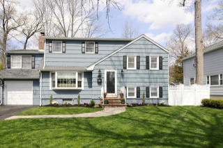 25 Chestnut Dr, Wayne, NJ 07470-5705