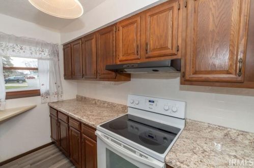 1218 Berkley Cir, Mishawaka IN 46544-4802 exterior