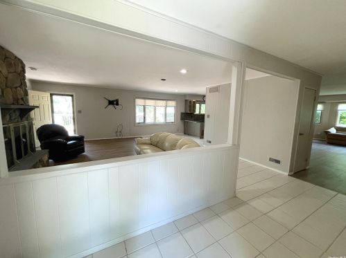 11 Gallatin Dr, Huntington Station, NY 11746-7947