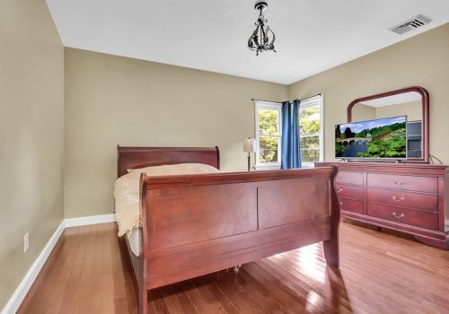 30 Kinnicutt Rd, Worcester MA 01602-1546 exterior