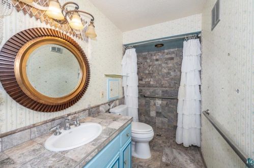 4627 Otsego St, Duluth MN 55804-1541 exterior