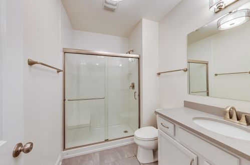 6082 Sauganash Ave, Chicago IL 60646 exterior