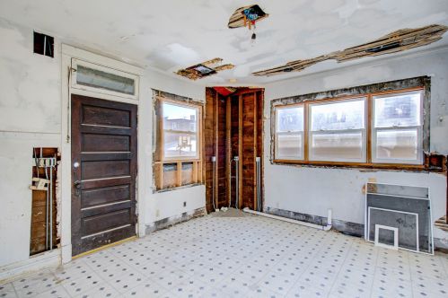 3817 Bernard St, Chicago IL 60618-3230 exterior