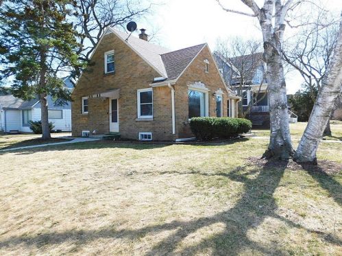 3668 1st St, Milwaukee WI  53207-3215 exterior