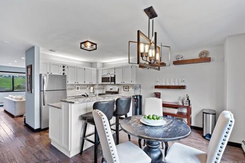 6 Pheasant Walk, Peekskill NY 10566-2545 exterior