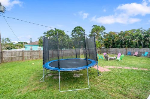 709 Dorchester St, Fort Pierce FL  34983-8762 exterior