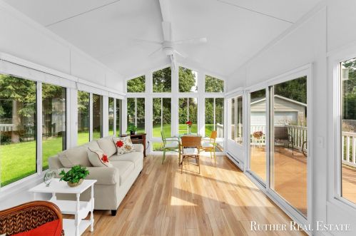 2112 Emens Dr, Meskegon MI 49444-4445 exterior