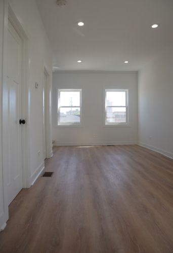 2621 Troy St, Chicago IL 60655-2320 exterior