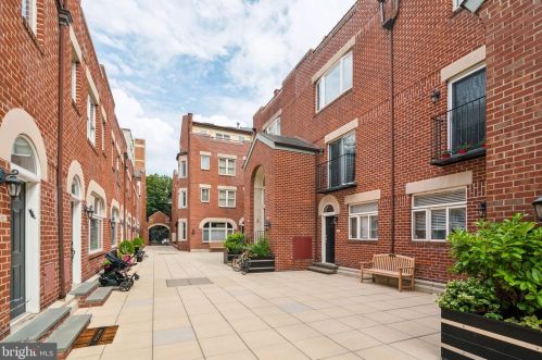 212 24th St, Philadelphia PA 19103-5554 exterior