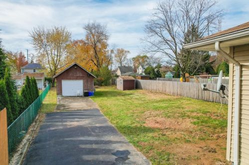 131 Bernard Ave, Edison NJ 08837-3036 exterior