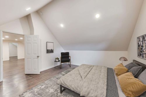 8740 Escanaba Ave, Chicago IL  60617-3115 exterior