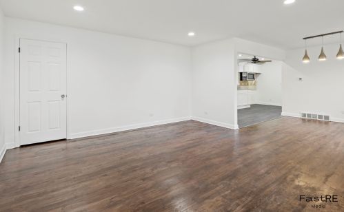 4653 Kennicott Ave, Chicago, IL 60630-4335