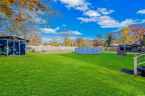 221 Atlantic St, Central Islip NY 11722-3223 exterior