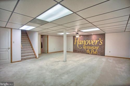 409 Dart Dr, Hanover PA 17331-1327 exterior