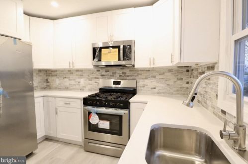 9314 Academy Rd, Philadelphia PA  19114-3523 exterior