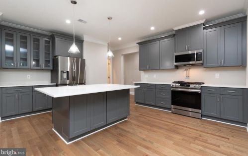 7105 Judith Ave, Alexandria VA  22315-3411 exterior