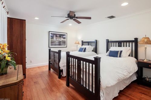 3232 Grn Dolphin Ln, Naples FL 34102-7916 exterior