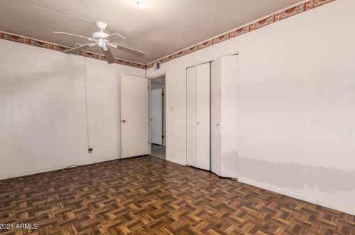 2902 Desert Cv Ave, Phoenix AZ 85028-3430 exterior