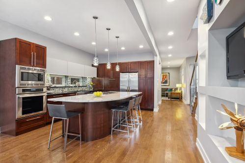 2037 Sawyer Ave, Chicago IL 60647-2703 exterior