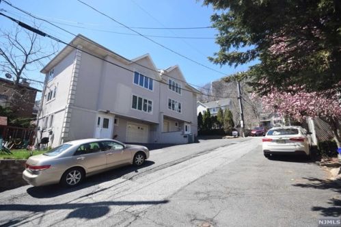 1454 River Rd, Edgewater NJ  07020-1555 exterior