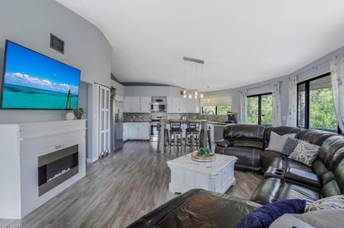 3035 64th St, Naples, FL 34105-7329