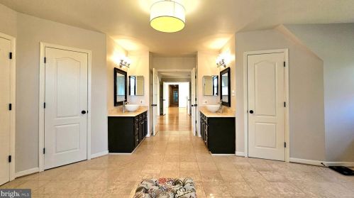 17815 Fraley Farm Rd, Rockville MD 20855-1664 exterior