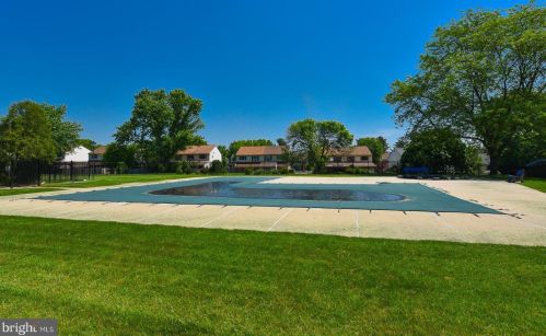 27 Providence Frg Rd, Limerick PA 19468-2905 exterior