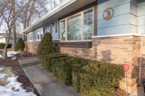 1154 Cadillac Dr, Meskegon MI 49445-1917 exterior