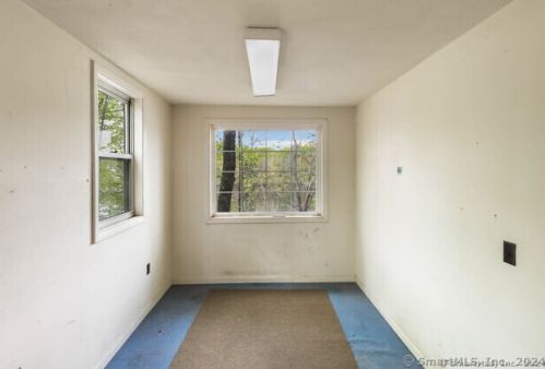 79 Commerce Ave, Killingly CT 06239-2804 exterior