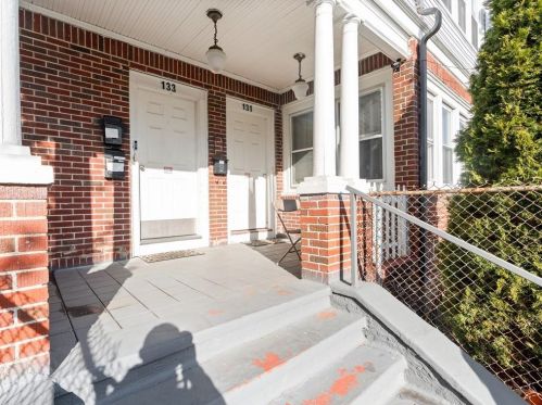 131 Lenox Ave, Providence, RI 02907-2103