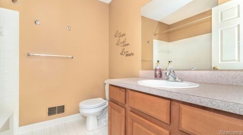 16855 Dover Dr, Northville MI 48168-6505 exterior