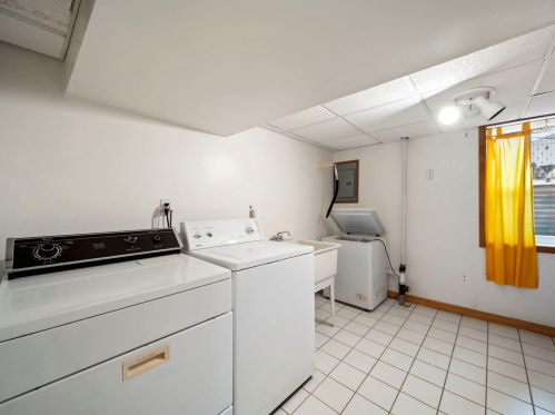 7619 Argyle St, Chicago IL 60640-3307 exterior