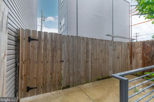 1405 8th St, Philadelphia PA 19122-3501 exterior